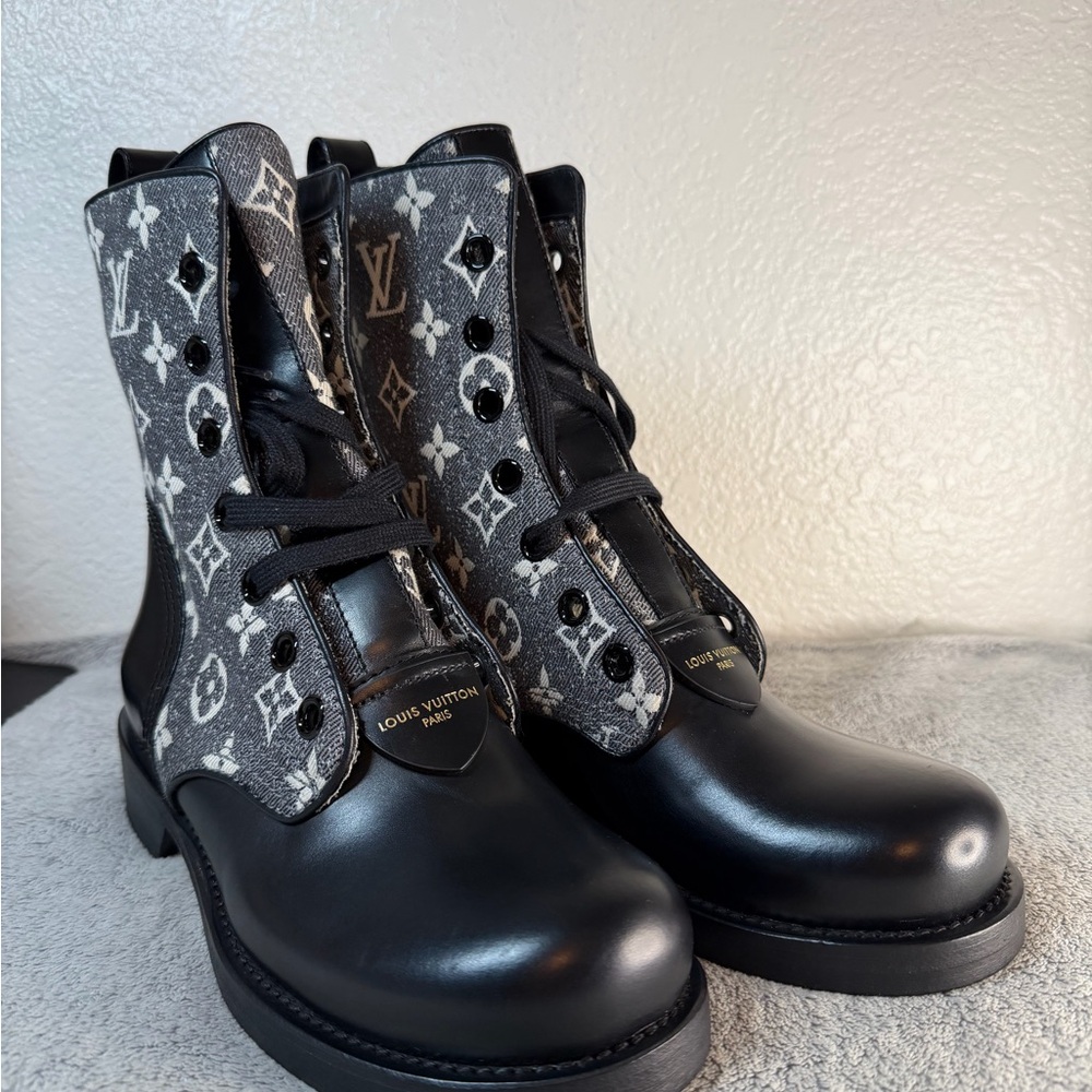 Louis Vuitton Metropolis Flat Ranger Boots